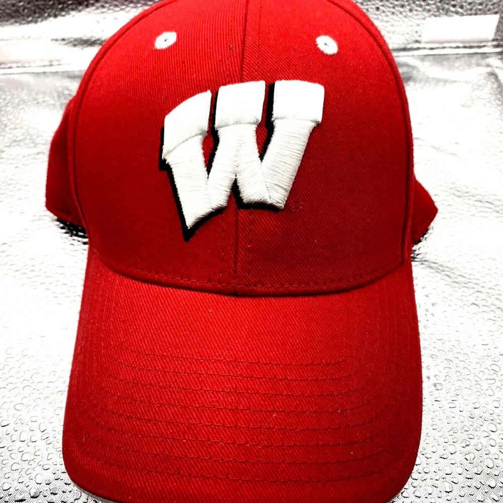 Wisconsin Badgers Baseball Cap Hat Genuine College Product Red Men Size OSFA